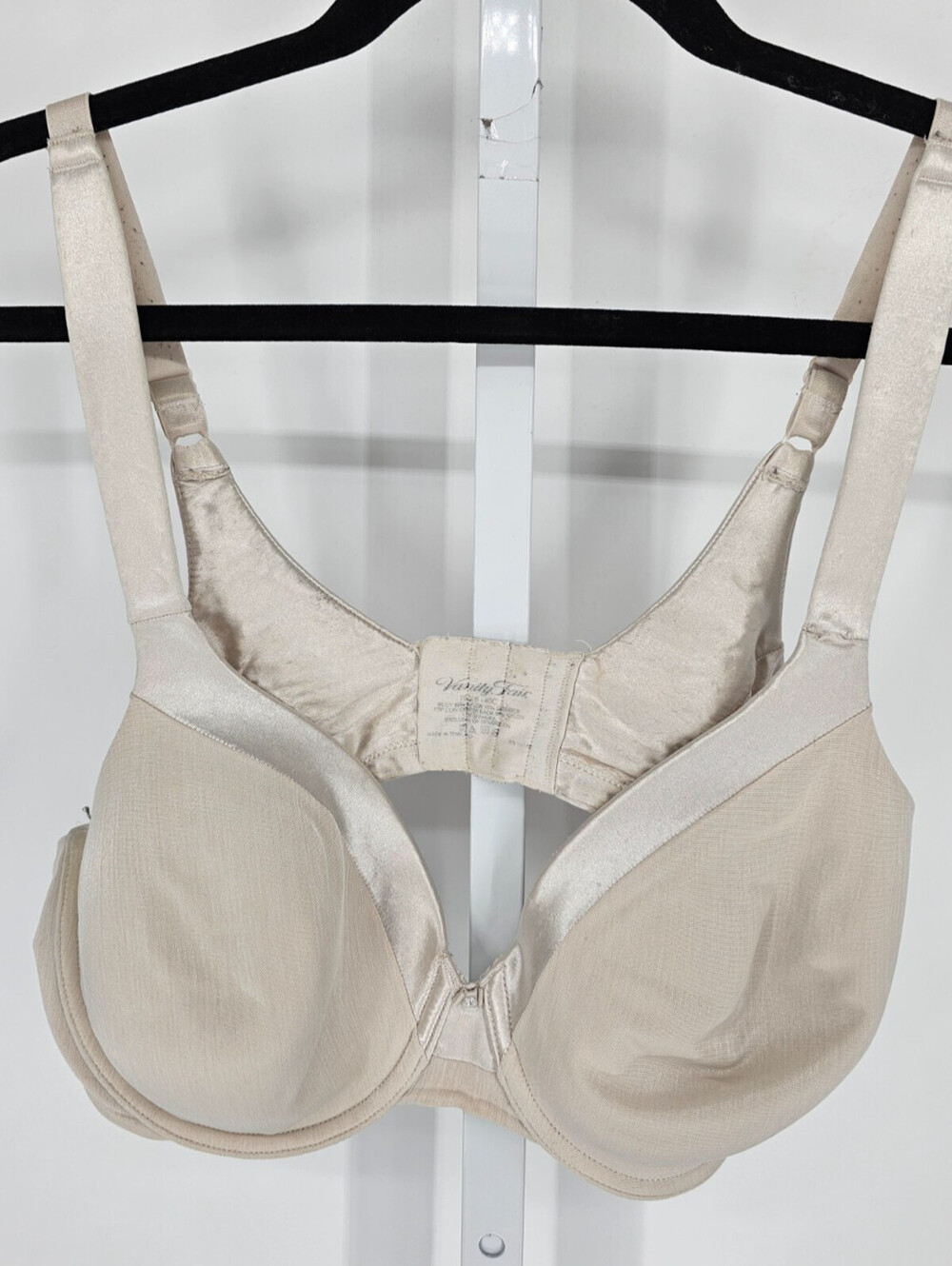 Vintage Vanity Fair Womens Sz 40C Lightly Padded T Shirt Bra Cream Color Satin